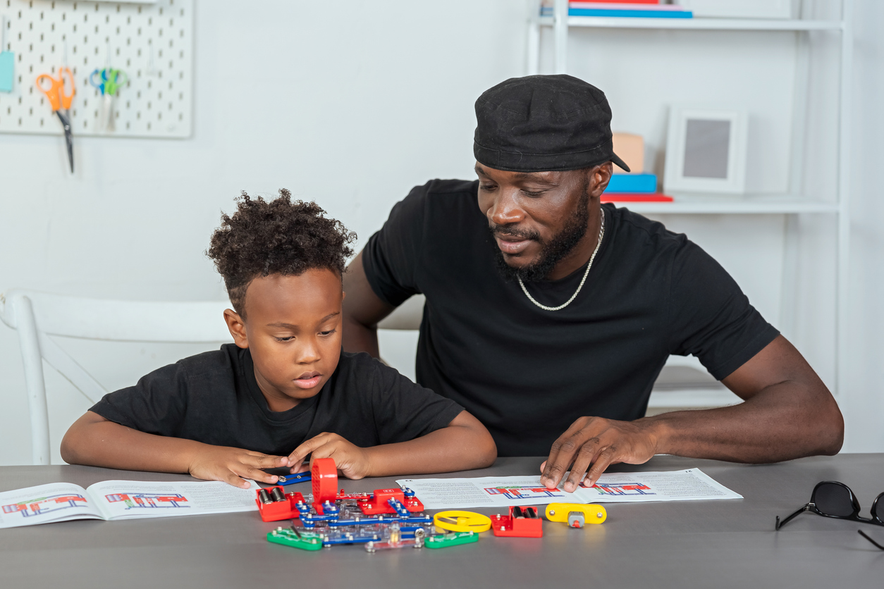 Mentor building circuits with youth